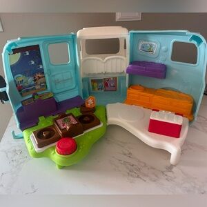 2015 Toy Story Fisher Price  Little People Camper